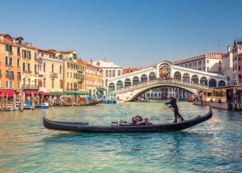 Venice: Enchanting Canals and Historic Architecture, Offering a Unique Water City Experience