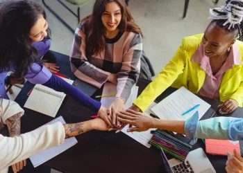 Some Travelers Deeply Feel the Beauty and Complexity of Different Cultures Through Cross-Cultural Communication