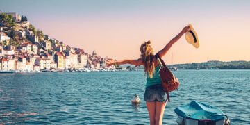 When Travelers Are Forced to Pause Due to Getting Lost or Unexpected Hardships: The Moment They Reassess Themselves and Find Inner Peace