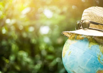 Low-Carbon Travel: A Sustainable Approach to Exploring the World