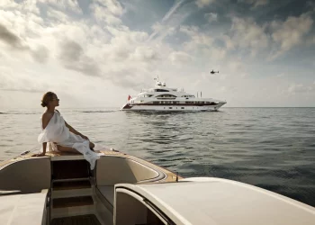 Around the World in Super Luxury Yachts: The Dream of the Wealthy Traveler