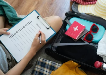 Smart Travel Packing Lists: Using Apps to Recommend What to Pack Based on Trip Duration and Destination Climate