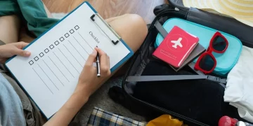 Smart Travel Packing Lists: Using Apps to Recommend What to Pack Based on Trip Duration and Destination Climate