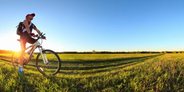 Choosing Locally-Supported Travel Products and Avoiding Over-Commercialized Attractions